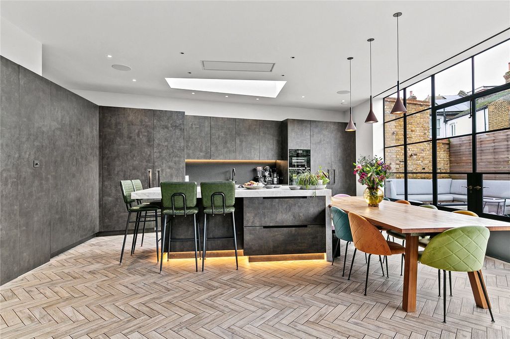Property photo 3 of 25 Kitchen/Dining
