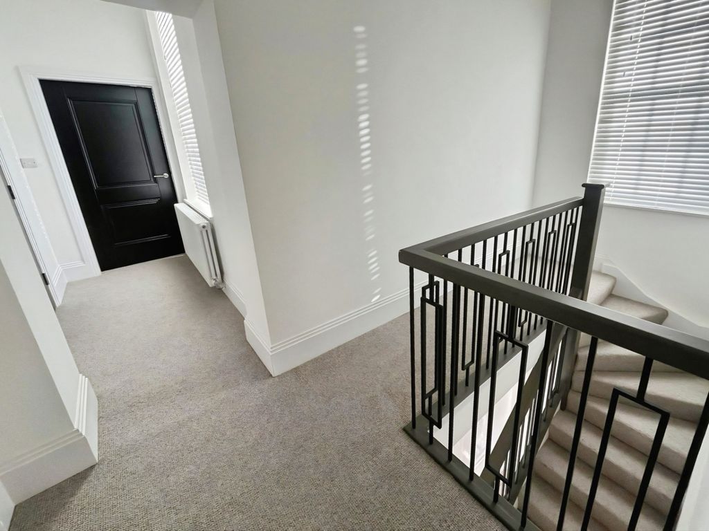 Property photo 2 of 13 Pbox-Img.Jpg