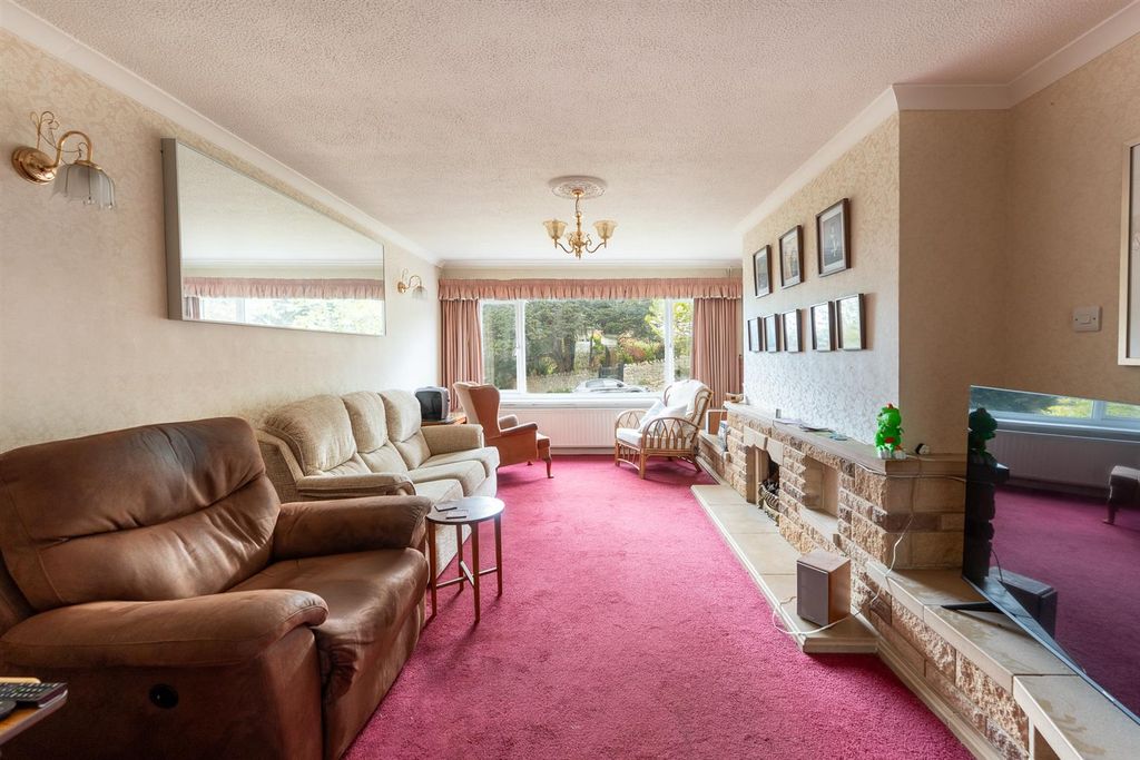 Property photo 2 of 19 28 Hawthorn 10.Jpg