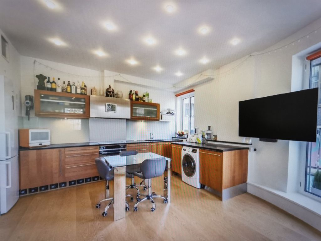 Property photo 2 of 3