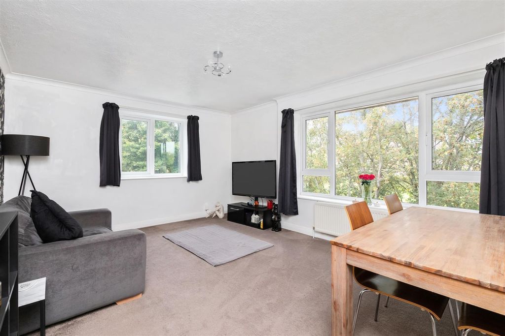 Property photo 2 of 9 Durrington Court-5.Jpg