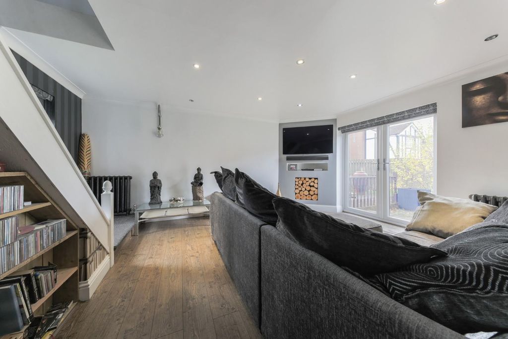 Property photo 3 of 16 Living Room