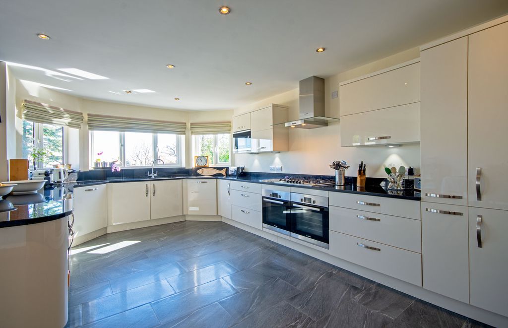 Property photo 3 of 22