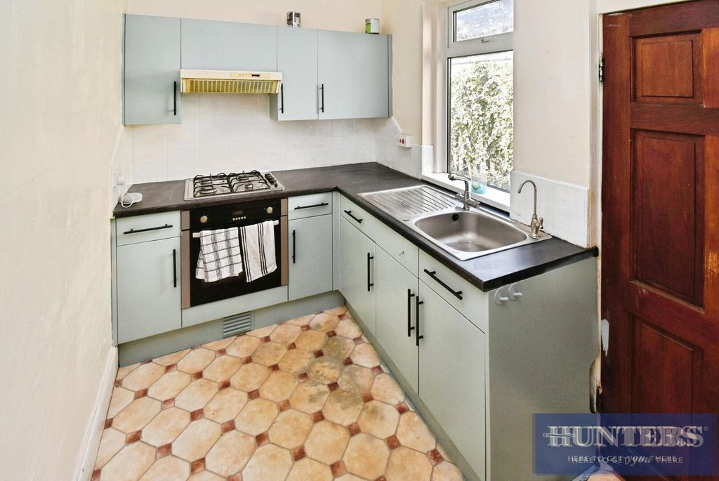 Property photo 3 of 9 Kitchen