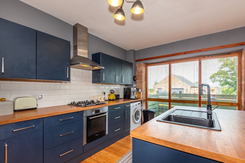 Property photo 2 of 21 Dining Kitchen