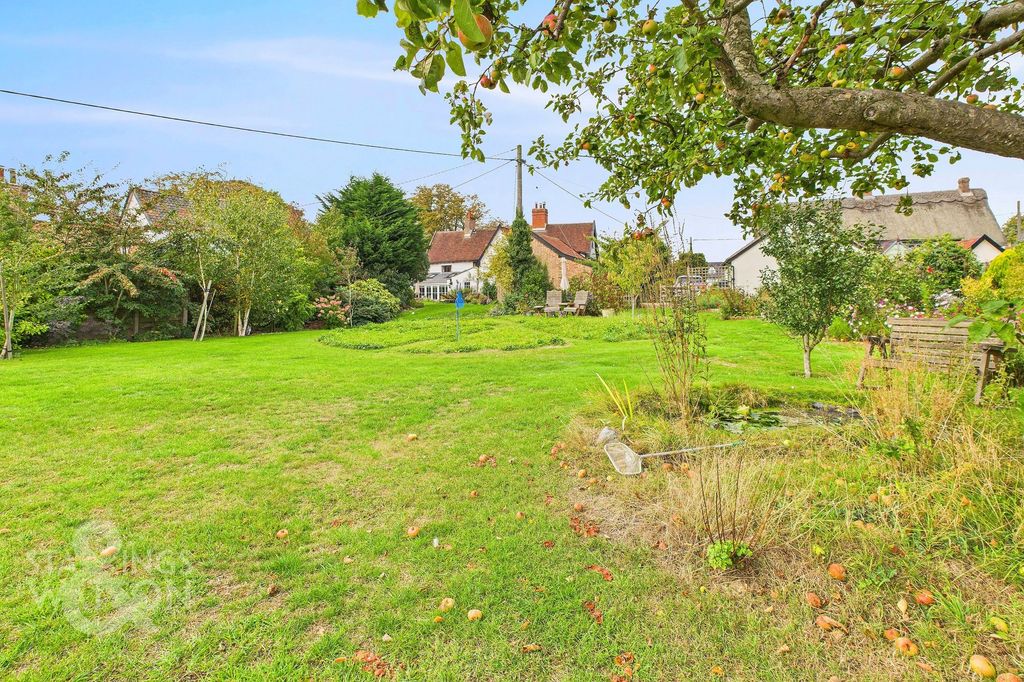 Property photo 2 of 35