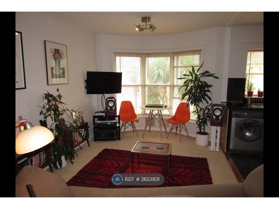 Property photo 1 of 12 Lounge