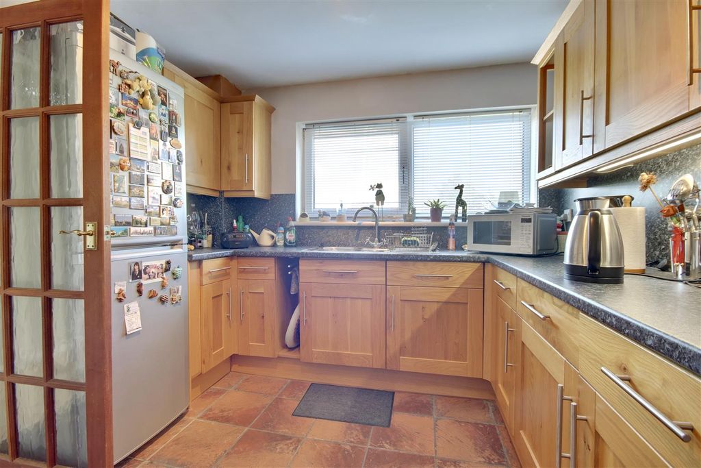 Property photo 1 of 12 Kitchen