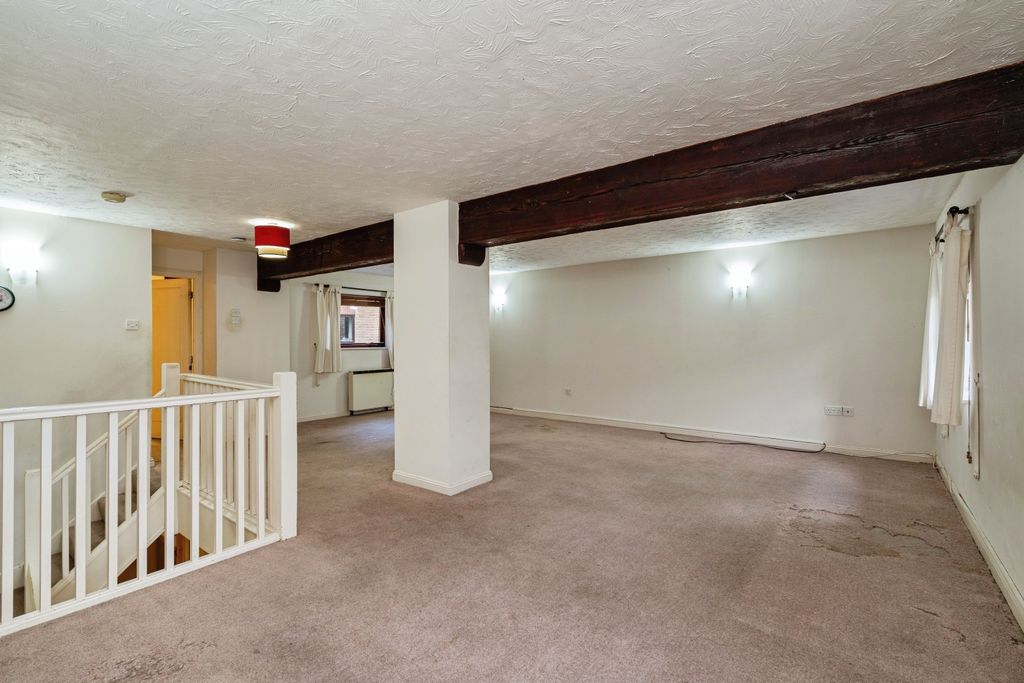 Property photo 3 of 19 Lounge