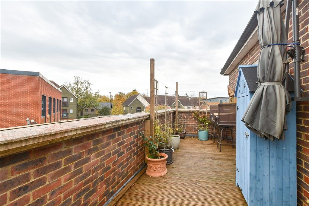 Property photo 3 of 11 Balcony