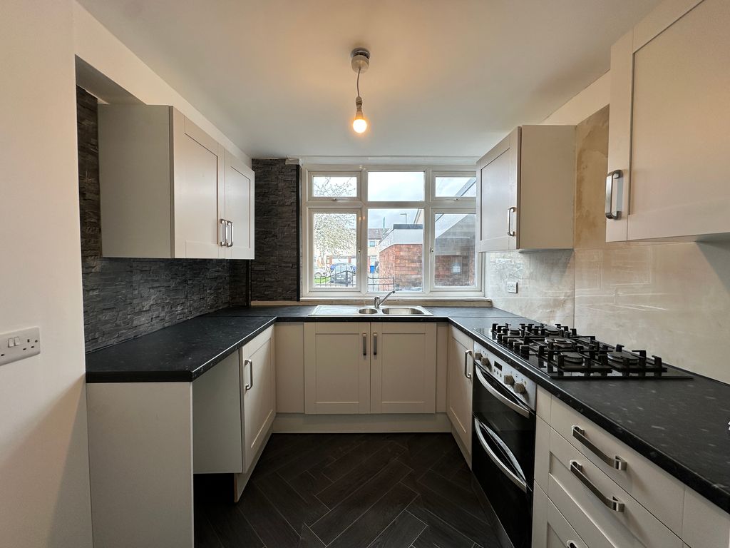 Property photo 2 of 19 2. Kitchen.Jpg