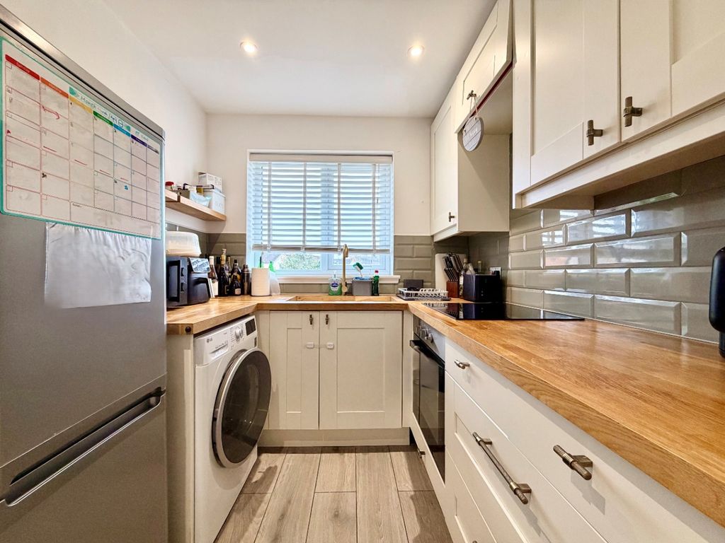 Property photo 2 of 11 4998943