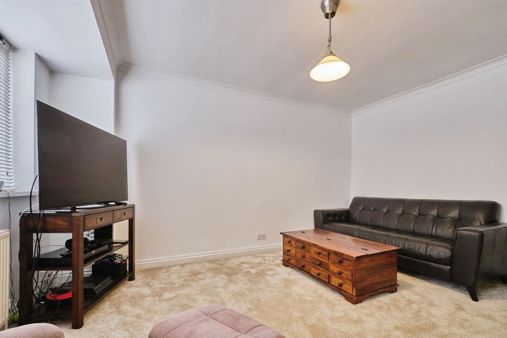 Property photo 2 of 30