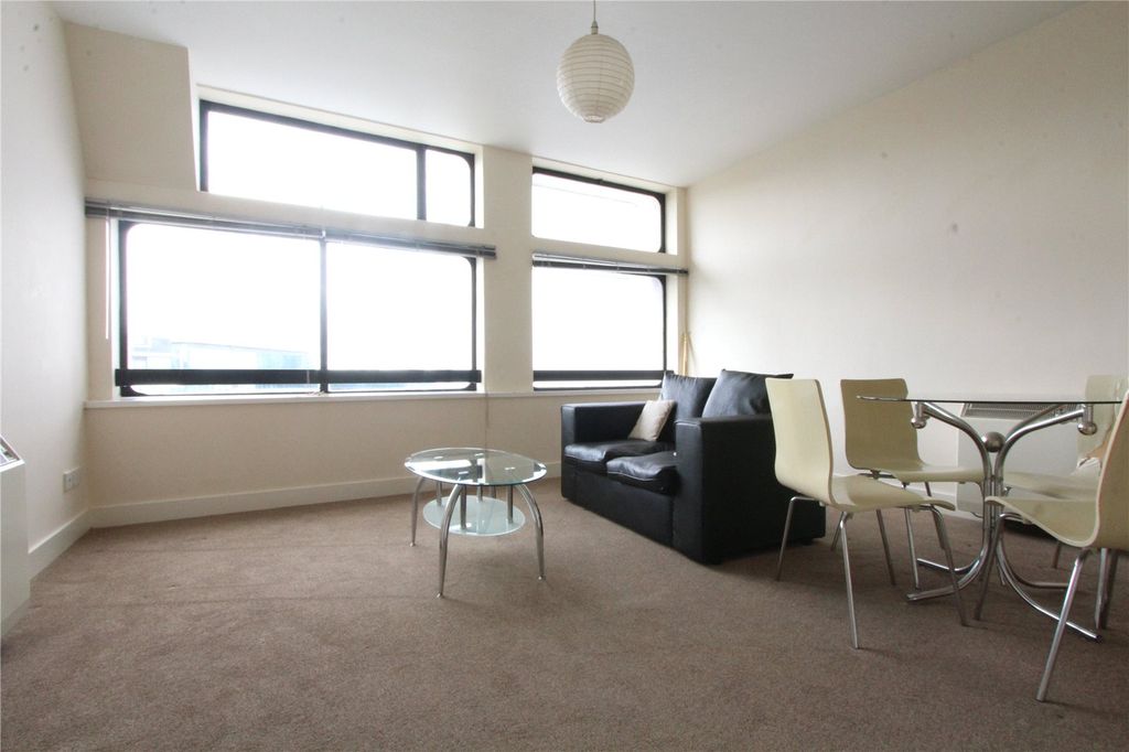 Property photo 2 of 9 Picture No. 16