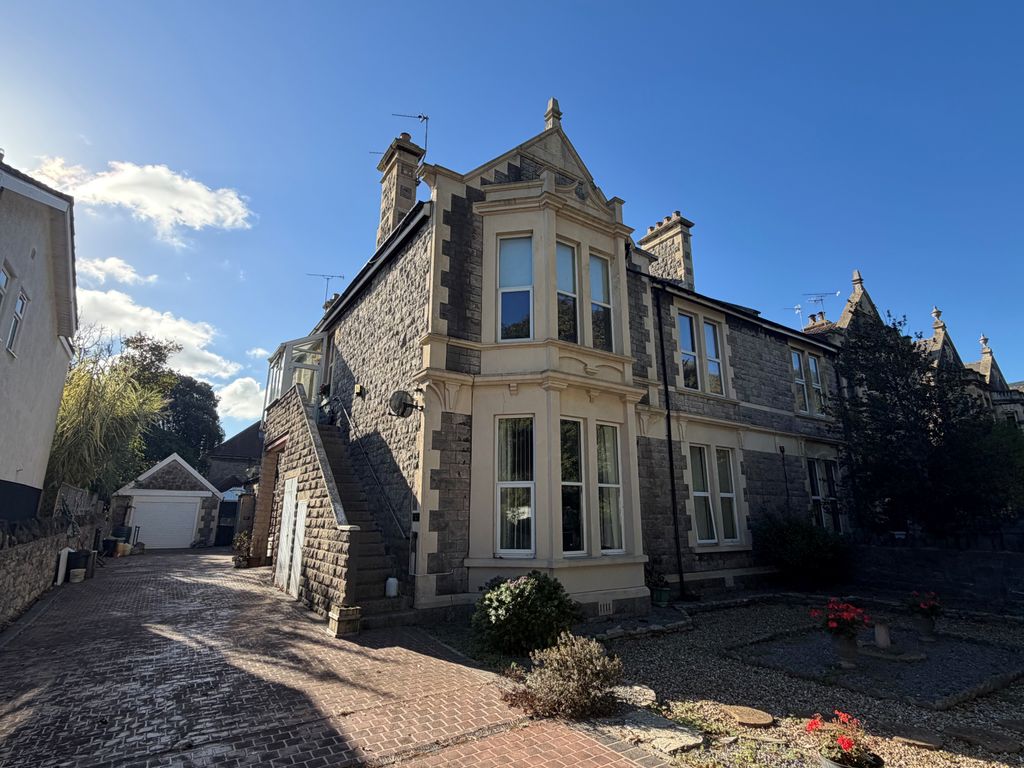 Property photo 1 of 6 External