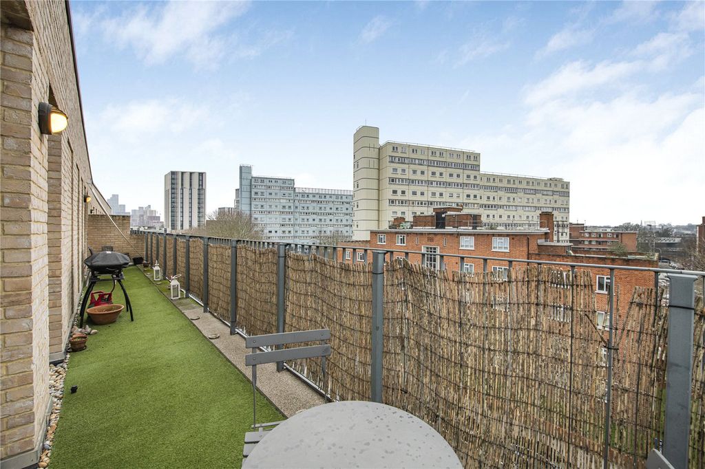 Property photo 2 of 14 Balcony