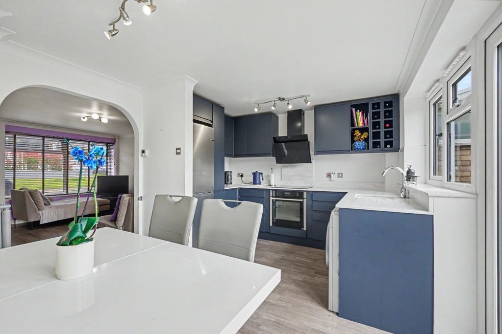 Property photo 3 of 13 4985068