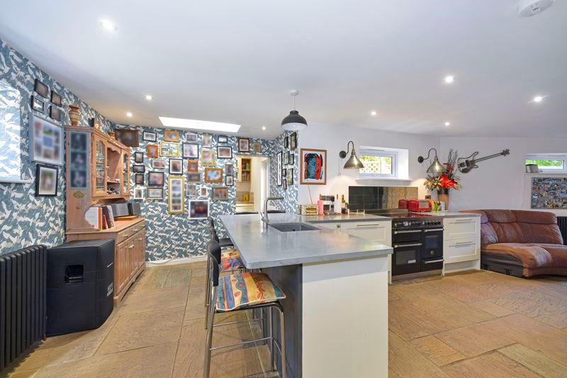 Property photo 3 of 18 Photo 4