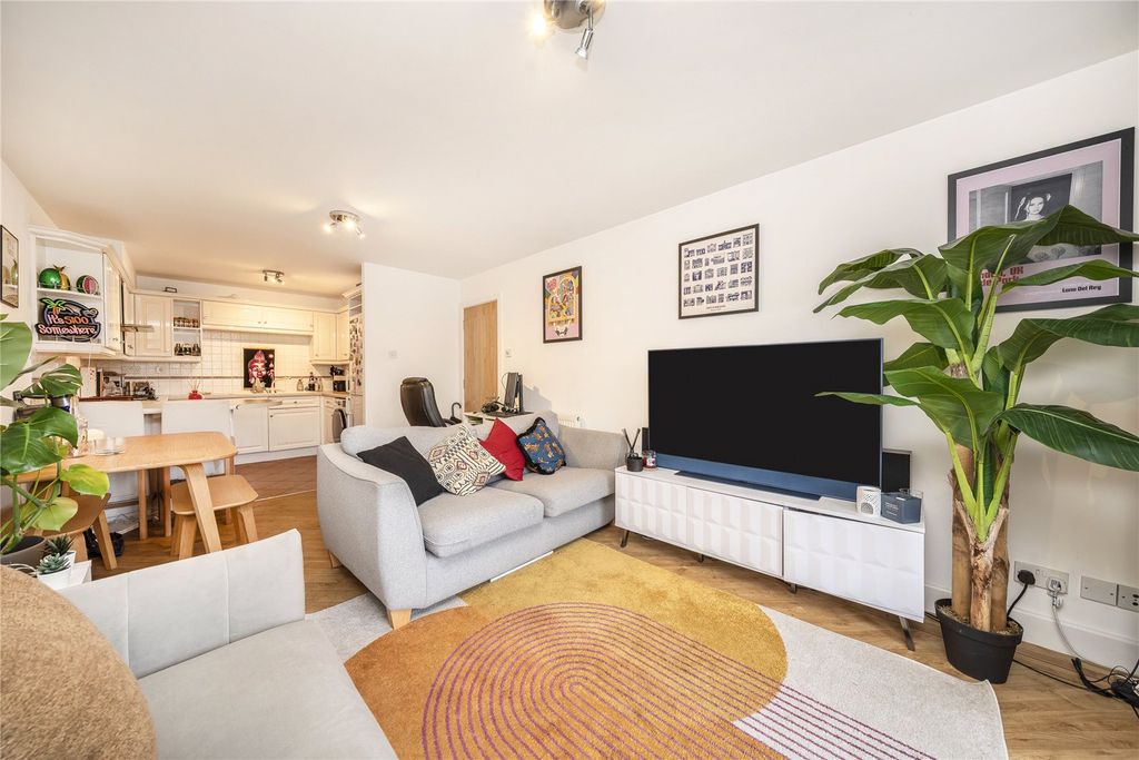 Property photo 3 of 15 Living Room/Kitchen