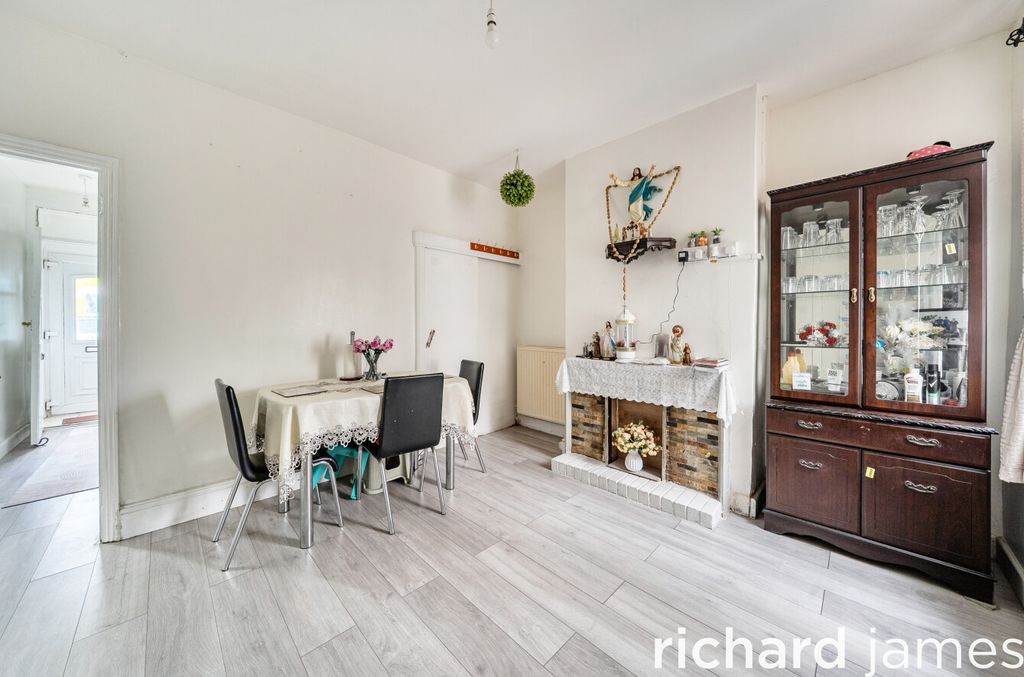 Property photo 2 of 10 3dc7A80Daa9649639B5d6ee6ee0261Dd