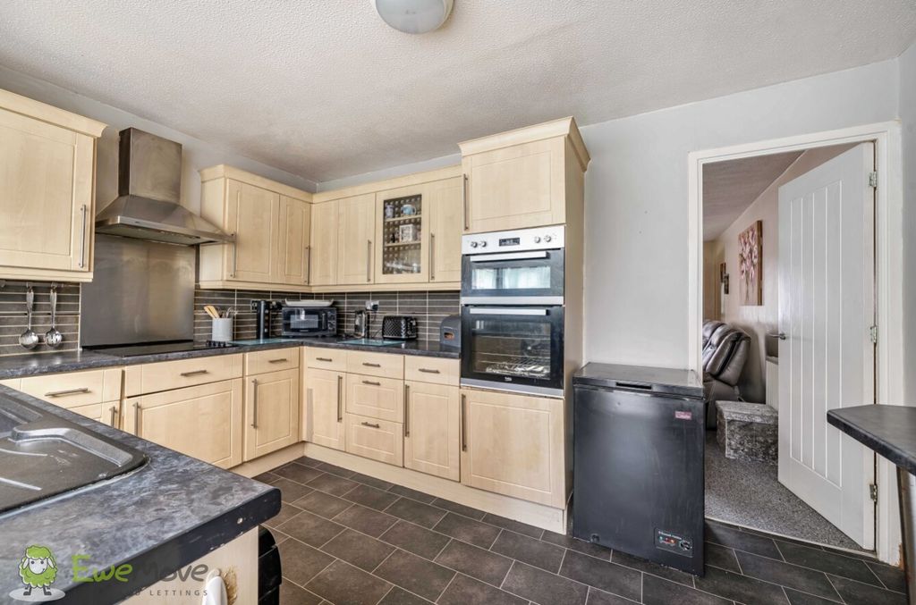 Property photo 3 of 15 Kitchen