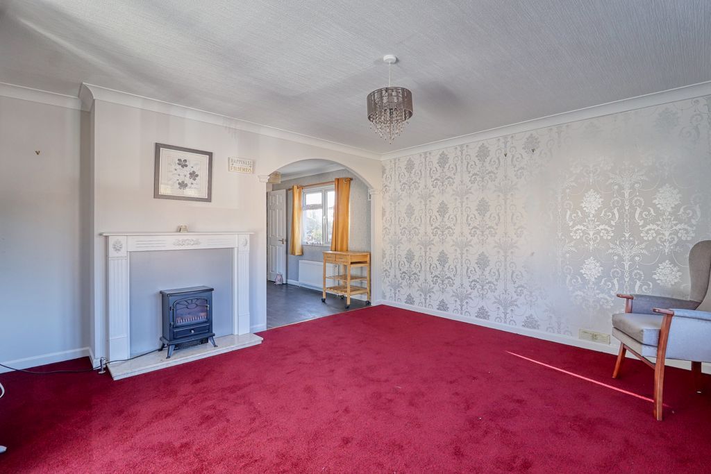 Property photo 3 of 13 Lounge