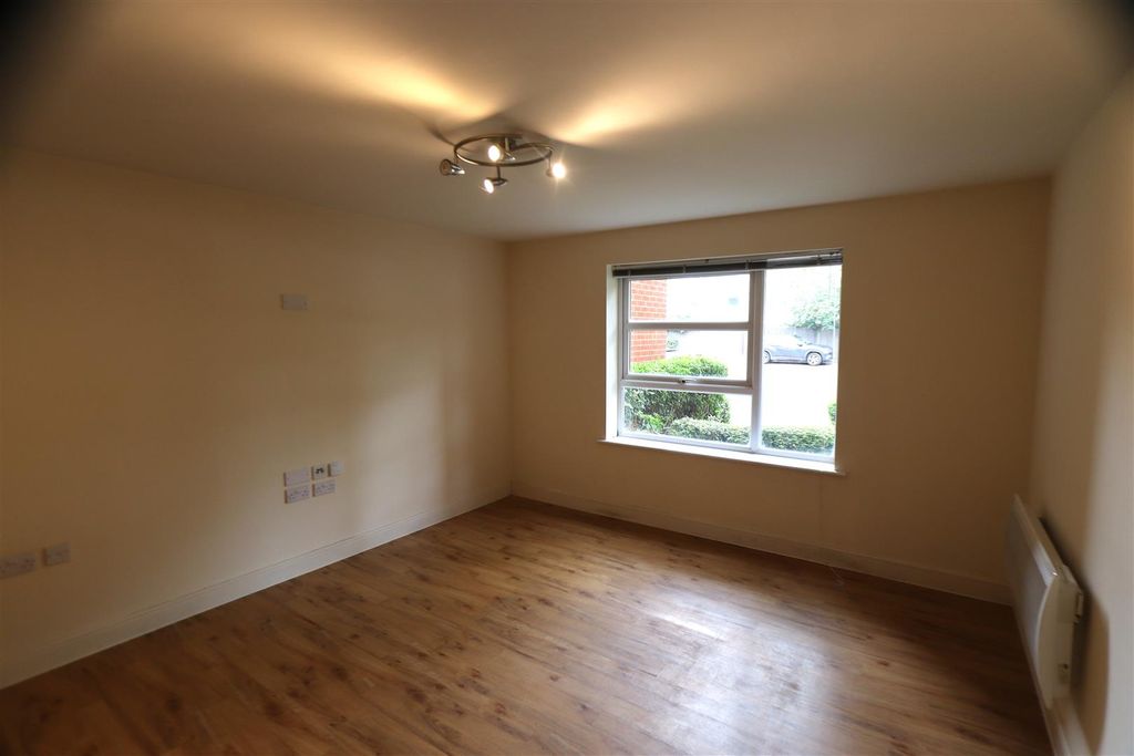 Property photo 2 of 11 Lounge.Jpg