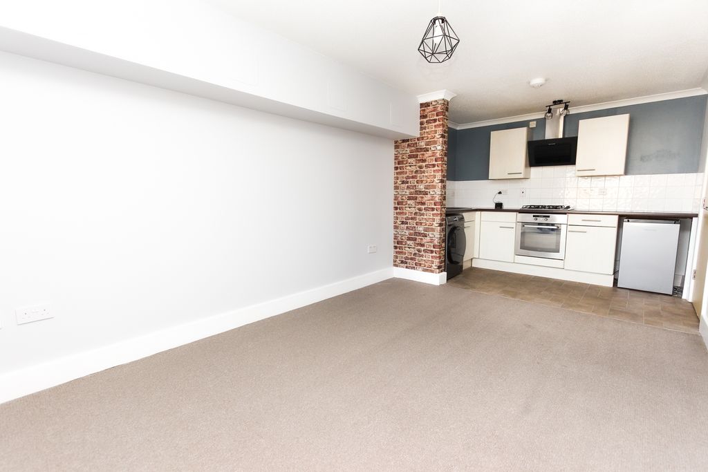 Property photo 2 of 7 Lounge/Kitchen