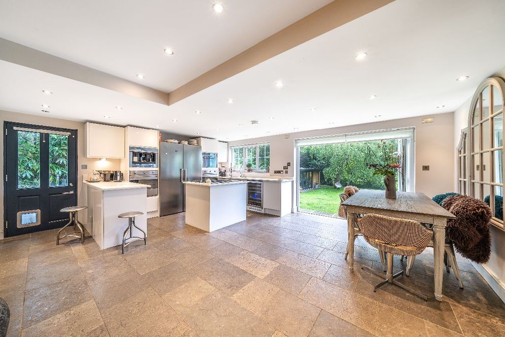 Property photo 2 of 7