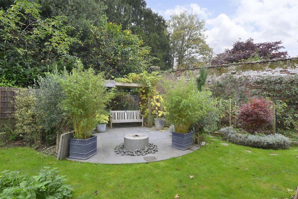 Property photo 3 of 24 Ph7_5559459-1920.Jpg