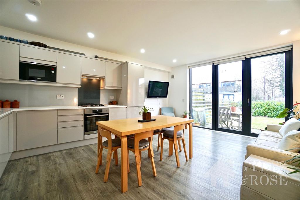 Property photo 3 of 11 Kitchen/Living Room