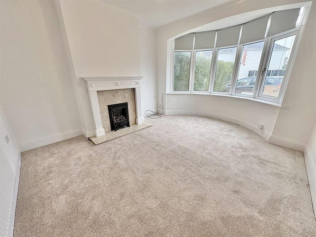 Property photo 2 of 9 Living Room.Jpg