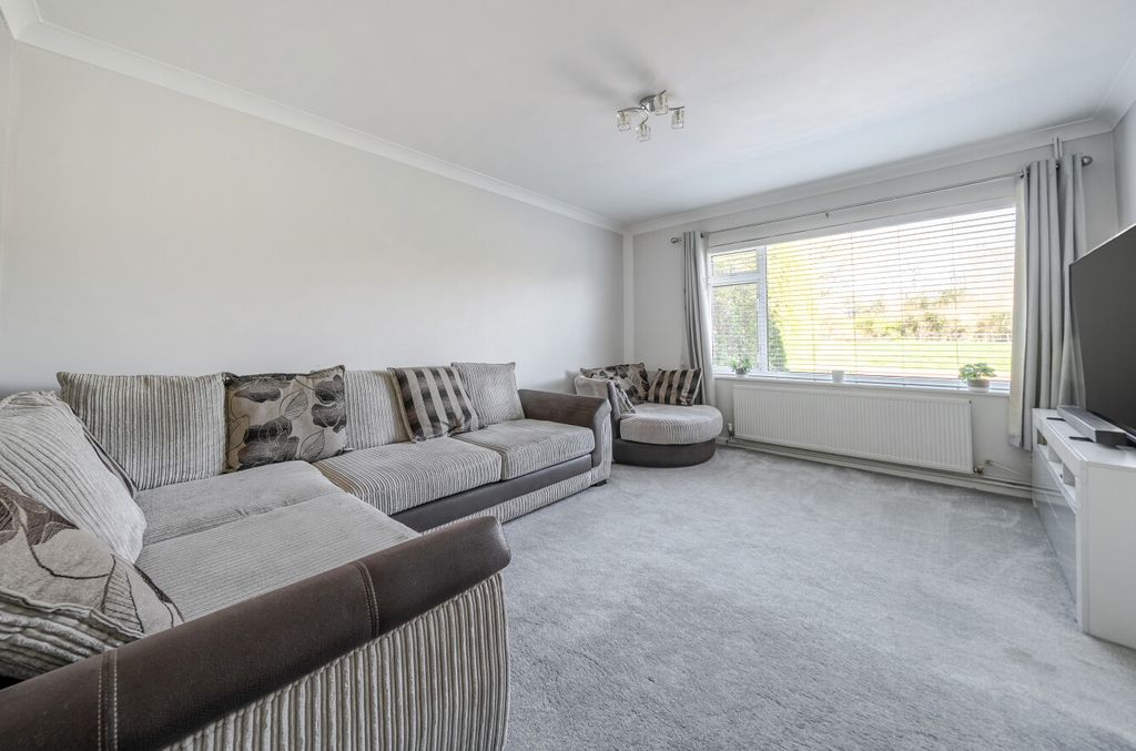 Property photo 2 of 13 1425744-8-69Bad3c...