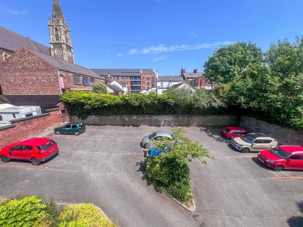 Property photo 3 of 12 Car Park