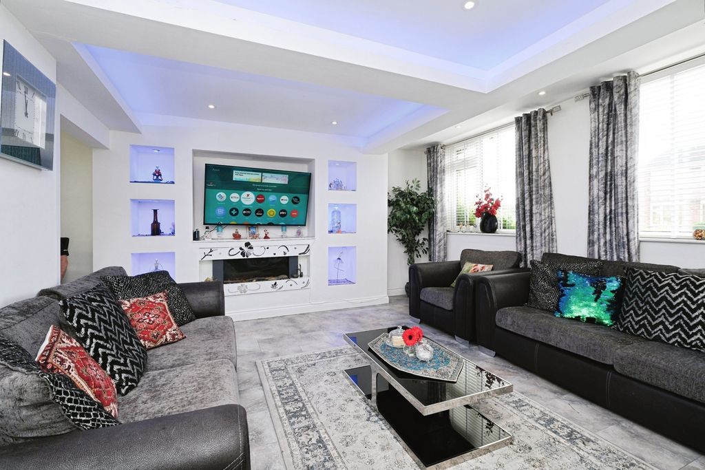 Property photo 3 of 33 Pbox-Img.Jpg
