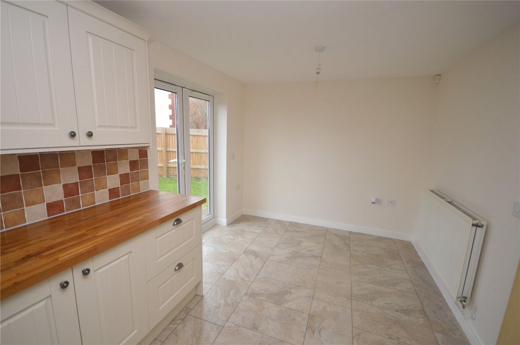 Property photo 3 of 14 Dining Area