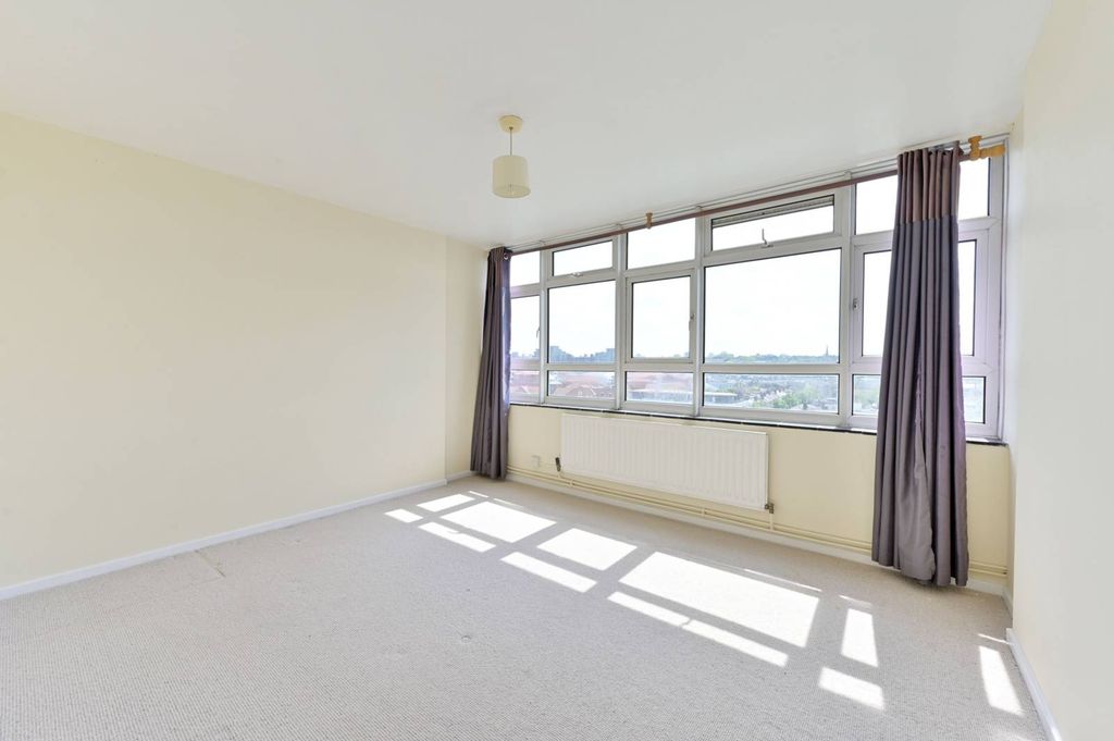 Property photo 3 of 8