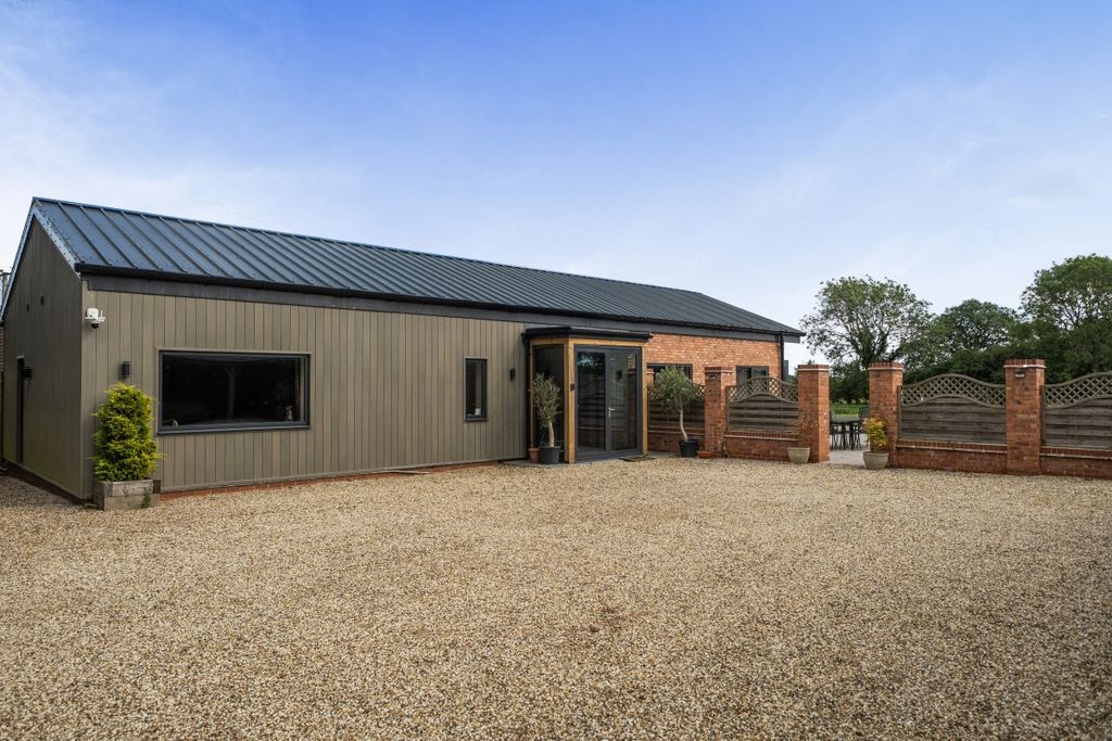 Property photo 1 of 33