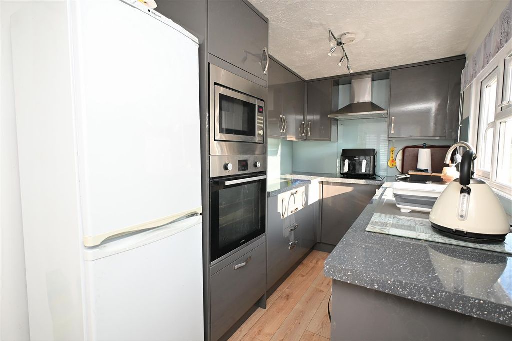 Property photo 3 of 14 Kitchen