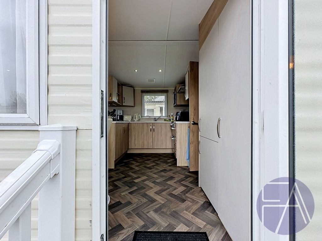 Property photo 2 of 18 5160501