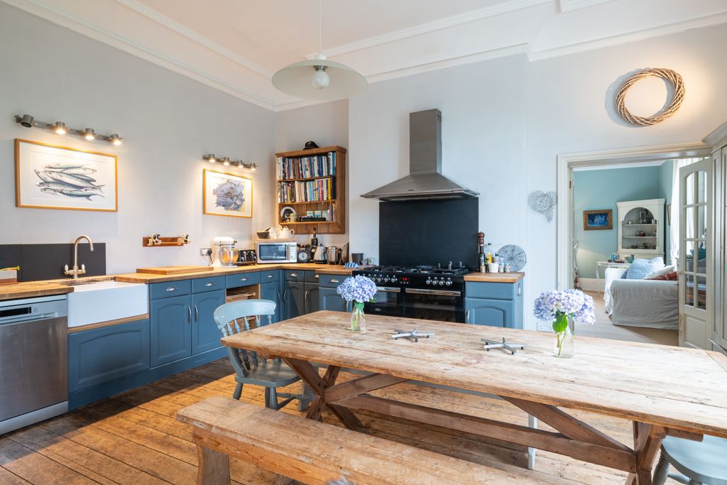 Property photo 3 of 32 Picture No. 23