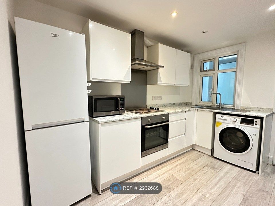 Property photo 2 of 12 Kitchen