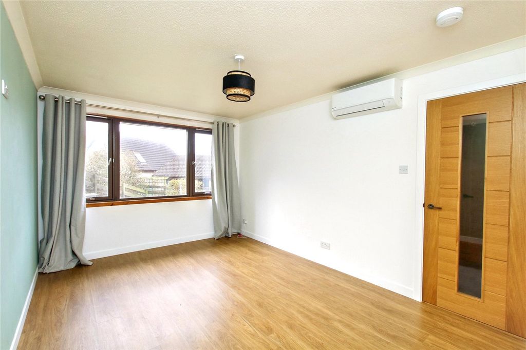 Property photo 3 of 17 Living Room