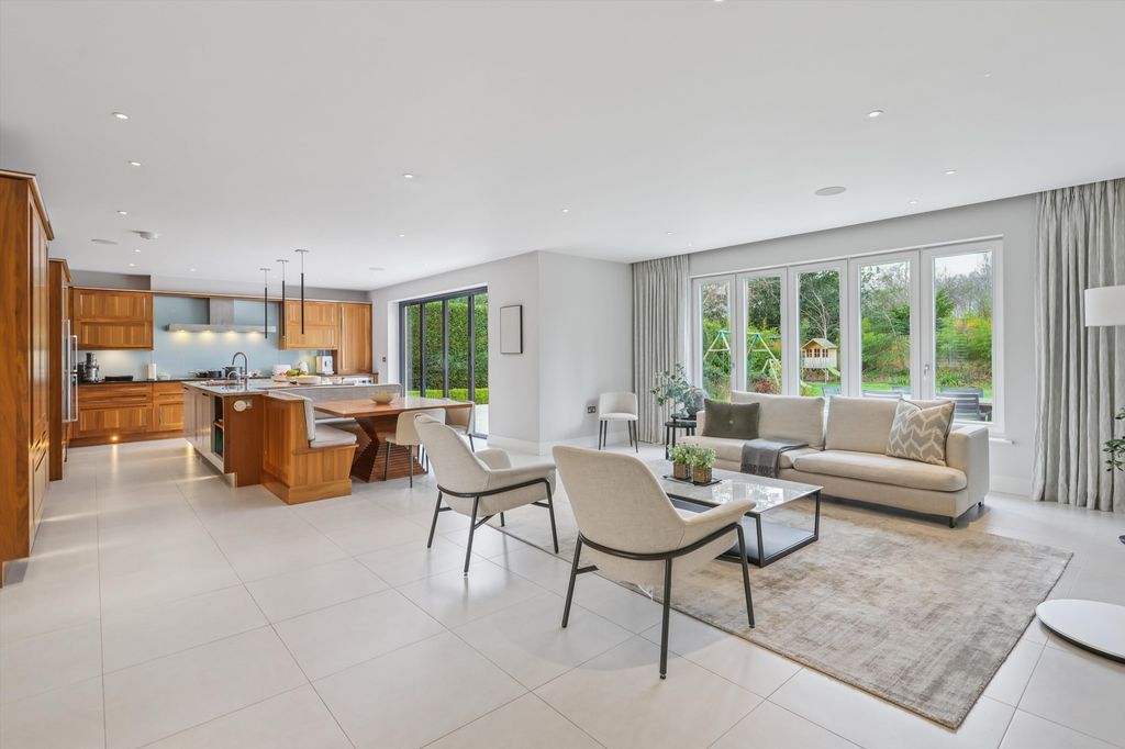 Property photo 2 of 21 Image