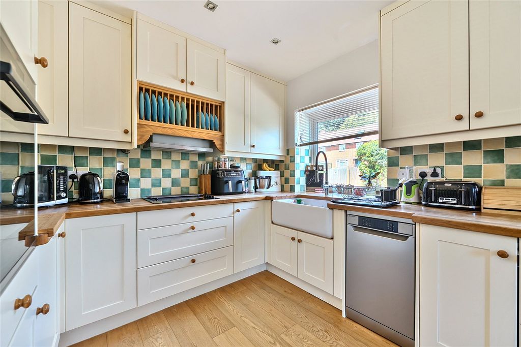 Property photo 3 of 16 Picture No. 14