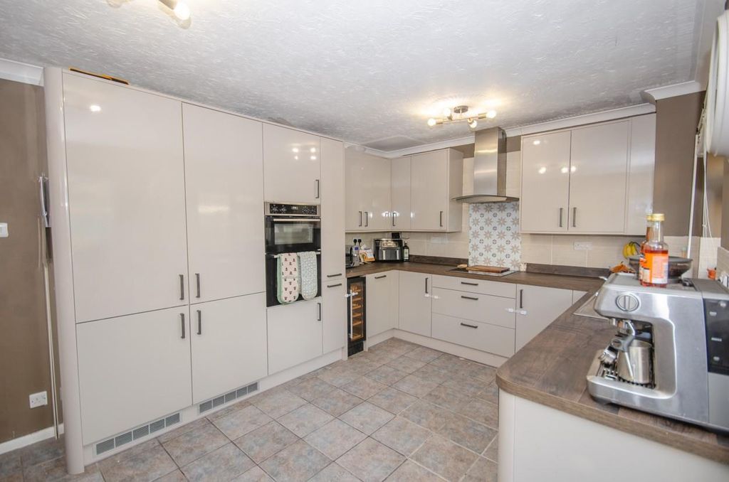 Property photo 2 of 18 Kitchen Pic 2.Jpg