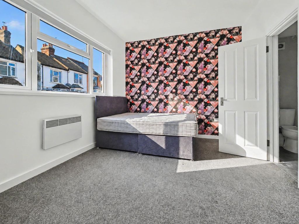 Property photo 1 of 4 Room 6 - 33B Cardiff.Png
