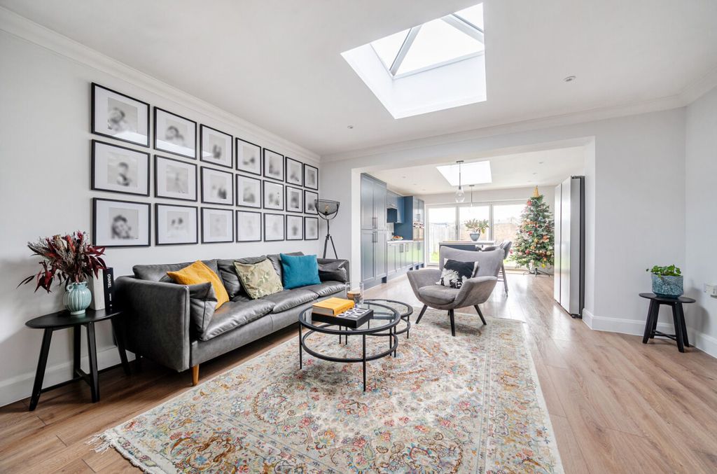 Property photo 2 of 21