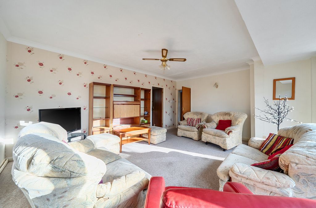 Property photo 2 of 17 1385224-13-6925A8...