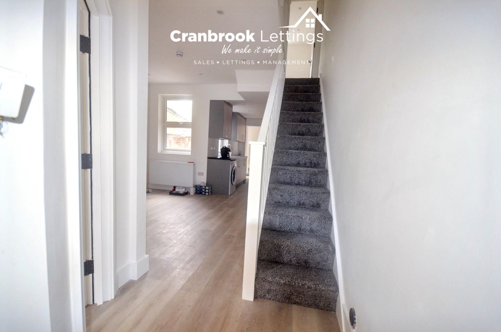 Property photo 1 of 15 5 Bed Terraced House To Rent Beresford Road, London E17 4Lw
